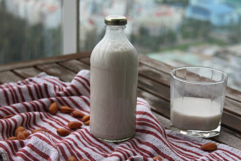 Quick and Easy Homemade Almond Milk