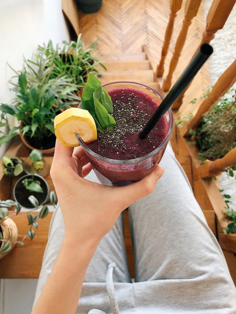 Blueberry, Banana and Chia Pick-Me-Up Smoothie